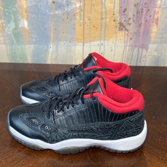 Jordan 11 Retro Low GS Bred 2011 Black Red Shoes size 4Y (306006-001) - Picture 1 of 6